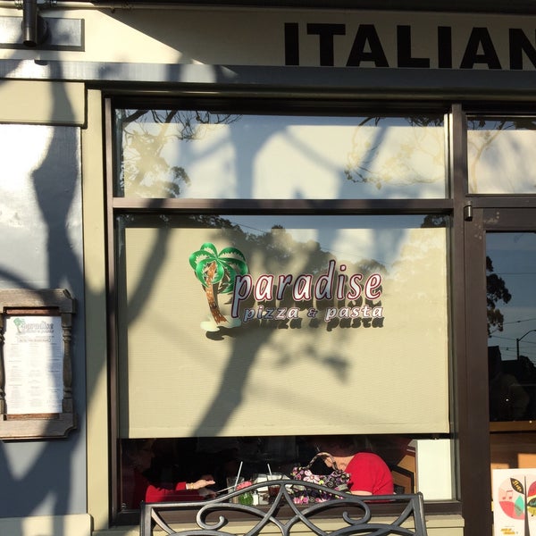 8/2/2015에 Rich D.님이 Paradise Pizza &amp; Pasta에서 찍은 사진