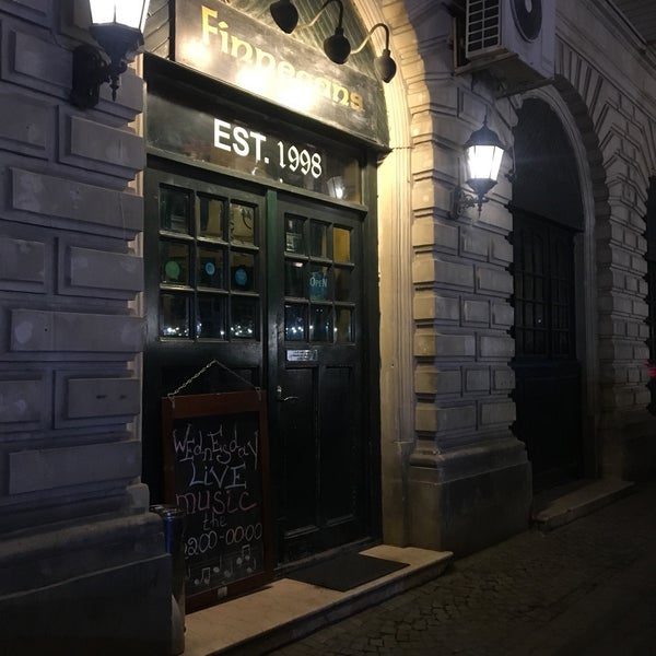 Foto tirada no(a) Finnegan&#39;s Irish Pub por Jale K. em 3/6/2019