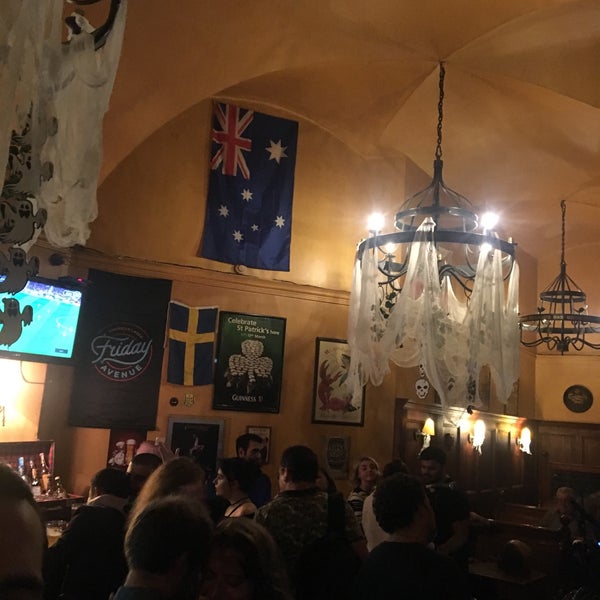 รูปภาพถ่ายที่ Finnegan&#39;s Irish Pub โดย Jale K. เมื่อ 10/26/2019