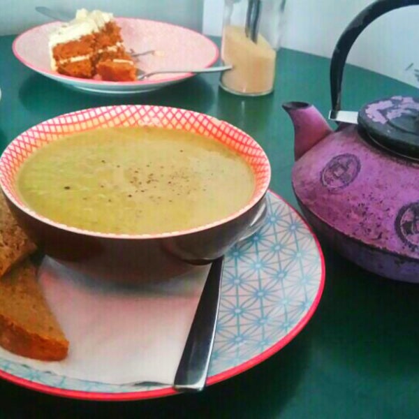 Carrot cake and daily vegetables soup are very delicious!! キャロットケーキがとてもおいしいカフェ