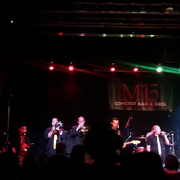 รูปภาพถ่ายที่ M15 Concert Bar &amp; Grill โดย Alicia B. เมื่อ 8/10/2014