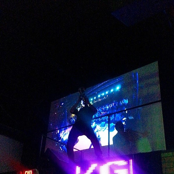 Foto diambil di M15 Concert Bar &amp; Grill oleh Alicia B. pada 8/10/2014
