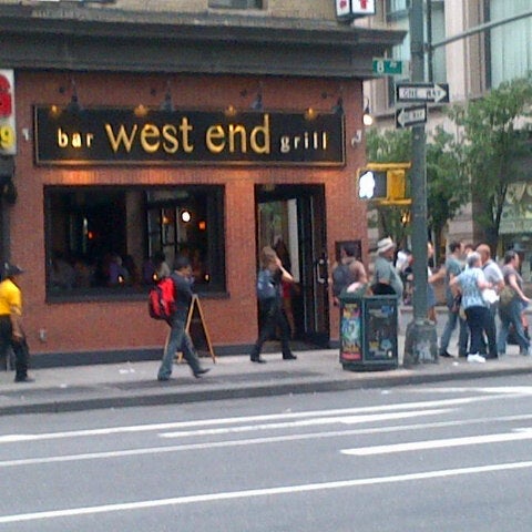 6/26/2013 tarihinde Bromographyziyaretçi tarafından West End Bar &amp; Grill'de çekilen fotoğraf