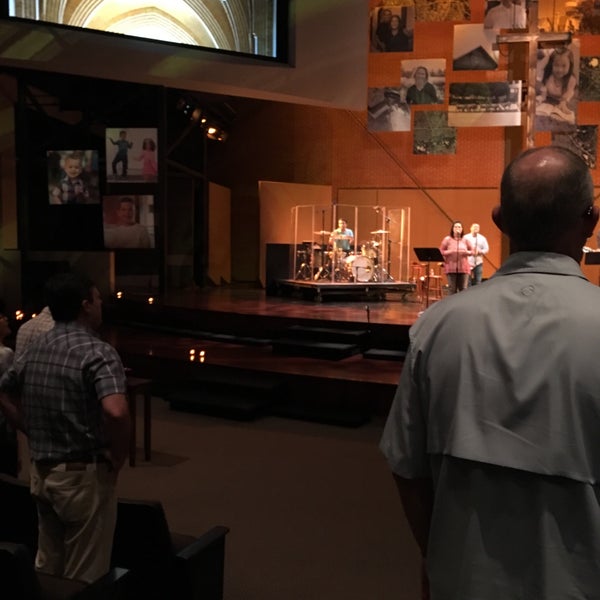 Photo prise au Irving Bible Church par Elizabeth M. le10/23/2016