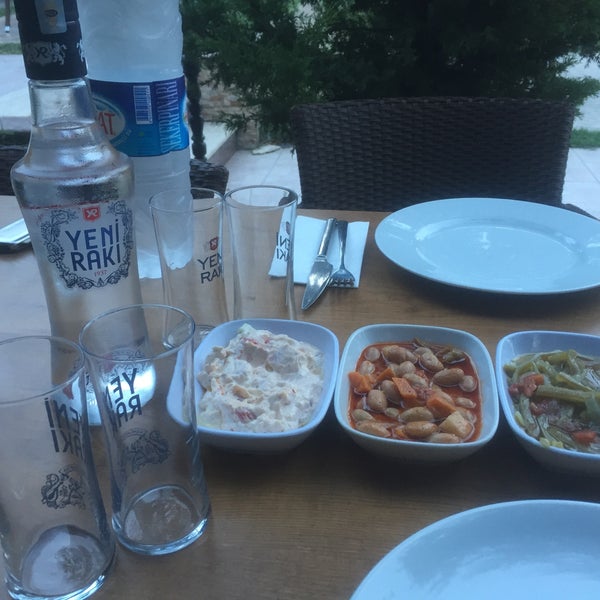 Das Foto wurde bei Özcan Restaurantlar von Mutlu K. am 9/7/2016 aufgenommen