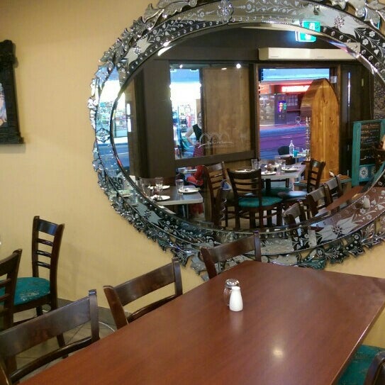 Снимок сделан в Shiraz Persian Restaurant + Bar رستوران ایرانی شیراز пользователем Cheryl A. 4/3/2016