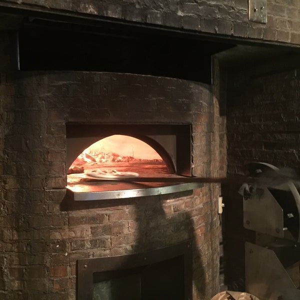 7/31/2016 tarihinde David F.ziyaretçi tarafından Max&#39;s Coal Oven Pizzeria'de çekilen fotoğraf