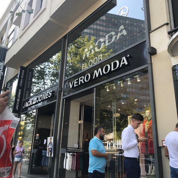 Vero Moda / Jack & Jones - Clothing Store in Berlin