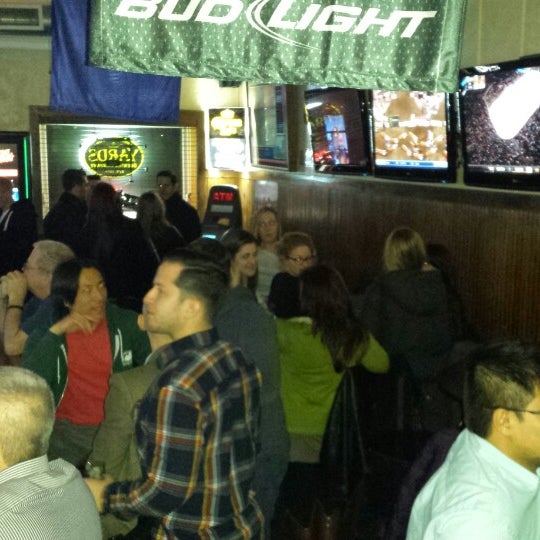 1/19/2014 tarihinde Scott W.ziyaretçi tarafından Rockafella&#39;s Sports Bar &amp; Grill'de çekilen fotoğraf