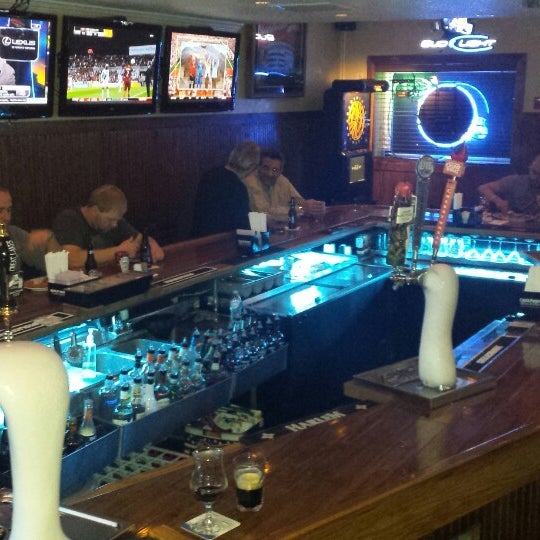 Foto tirada no(a) Rockafella&#39;s Sports Bar &amp; Grill por Scott W. em 11/8/2013