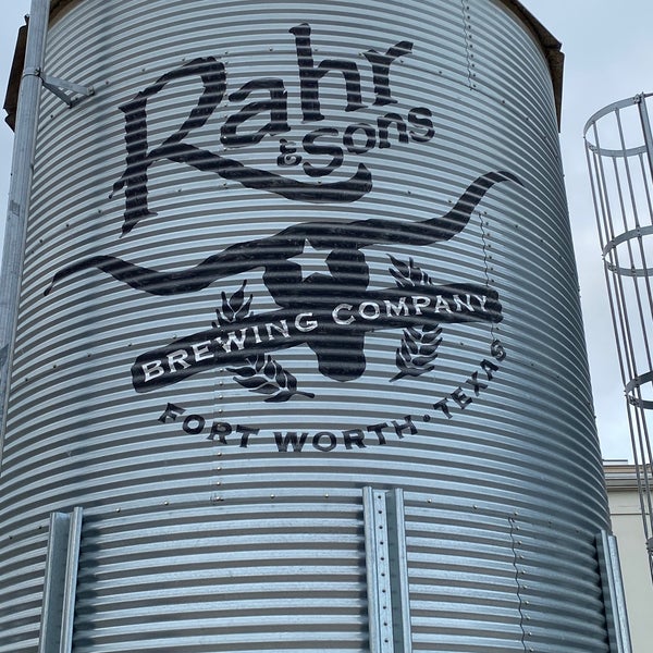 รูปภาพถ่ายที่ Rahr &amp; Sons Brewing Co. โดย Maureen M. เมื่อ 3/14/2021