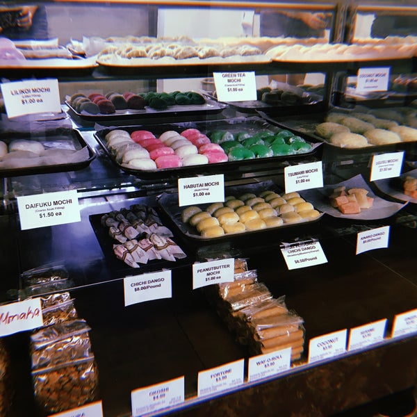 Foto scattata a Nisshodo Candy Store da Jade K. il 8/15/2020