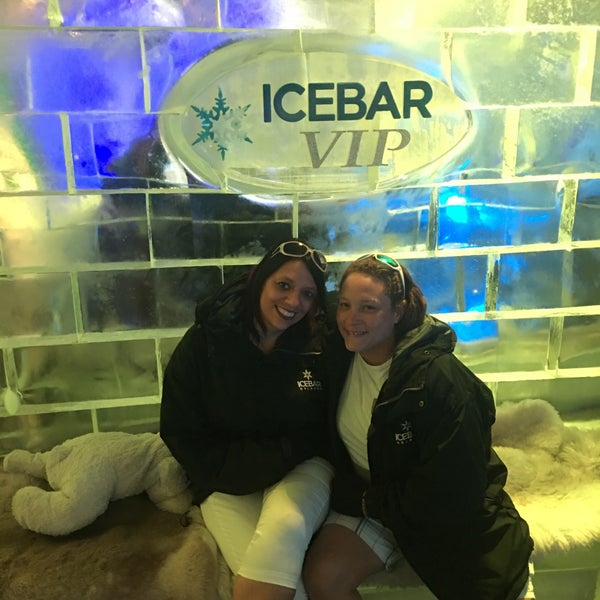 10/3/2016 tarihinde Tabitha C.ziyaretçi tarafından ICEBAR Orlando'de çekilen fotoğraf