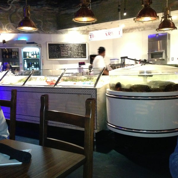 Foto tirada no(a) Fish Fish Restaurant, Bar, &amp; Market por Maria A. em 3/6/2013