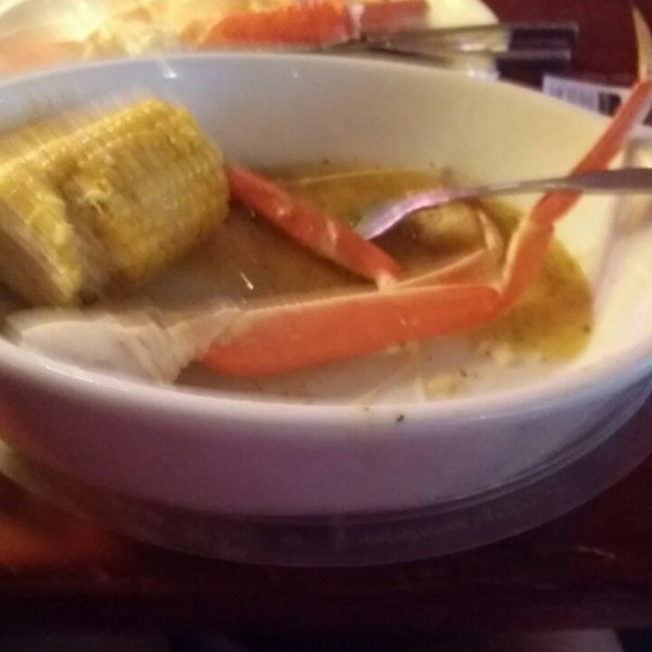 Photo taken at Red Lobster by Tenina D. on 7/19/2014