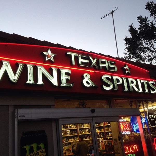 Снимок сделан в Texas Wine &amp; Spirits пользователем Ryan S. 2/2/2014
