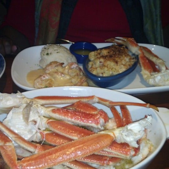 Снимок сделан в Red Lobster пользователем Frank T. 11/18/2012