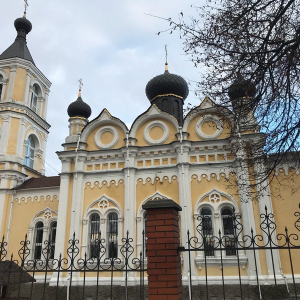 Церковь успения пресвятой богородицы (химки). Храм успения пресвятой богородицы в химках. Храм успения трахонеево. Храм успения пресвятой богородицы в трахонеево. Князь-владимирское кладбище храм.