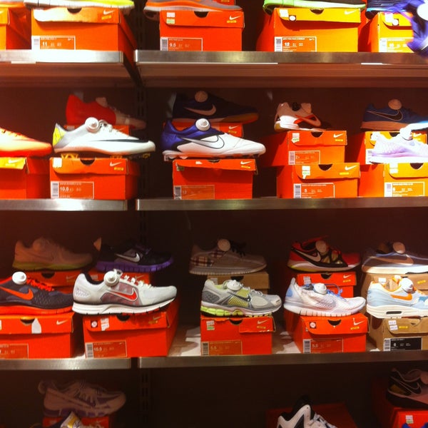 Nike - Sporting Goods Shop