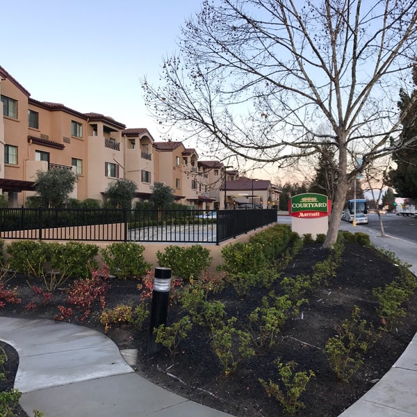 2/27/2017 tarihinde Gregziyaretçi tarafından Courtyard Palo Alto Los Altos'de çekilen fotoğraf