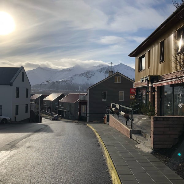 Das Foto wurde bei Blómasetríð - Kaffi Kyrrð von Greg am 3/17/2019 aufgenommen