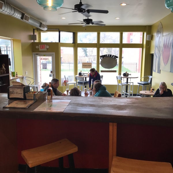 Photo prise au Starlings Coffee &amp; Provisions par Erin B. le3/17/2017