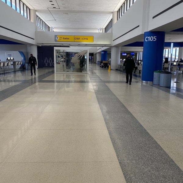 Foto scattata a Newark Liberty International Airport (EWR) da Shawn B. il 6/1/2020