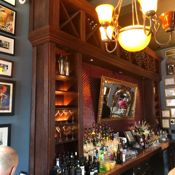 8/10/2018에 Shawn B.님이 Marty&#39;s Martini Bar에서 찍은 사진