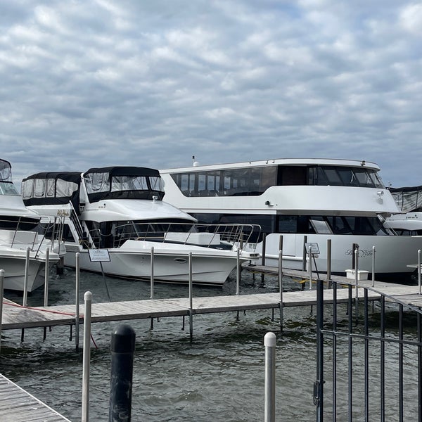 Al and Alma's Charter Cruises Boat or Ferry in Mound