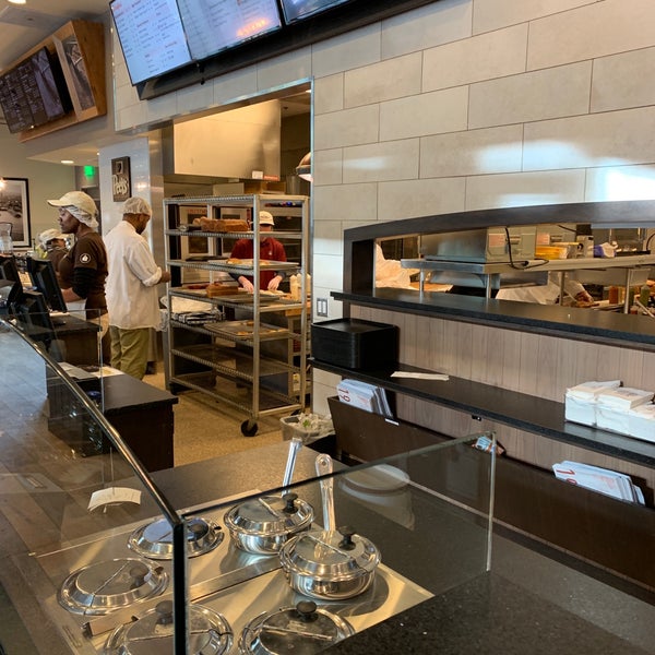 Photo prise au Specialty’s Café &amp; Bakery par Shawn B. le1/22/2019