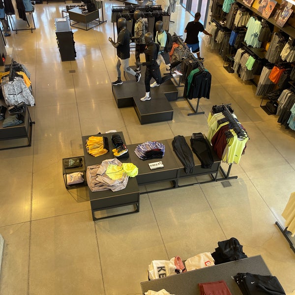 PEEK INSIDE THE NEW LINCOLN ROAD NIKE STORE - Lincoln Road Mall - Shop,  Dine, Enjoy