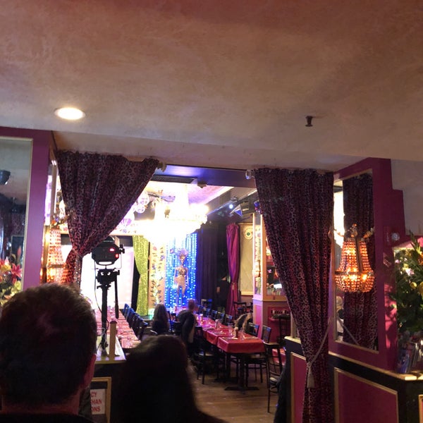 4/1/2018 tarihinde Shawn B.ziyaretçi tarafından Lips Drag Queen Show Palace, Restaurant &amp; Bar'de çekilen fotoğraf