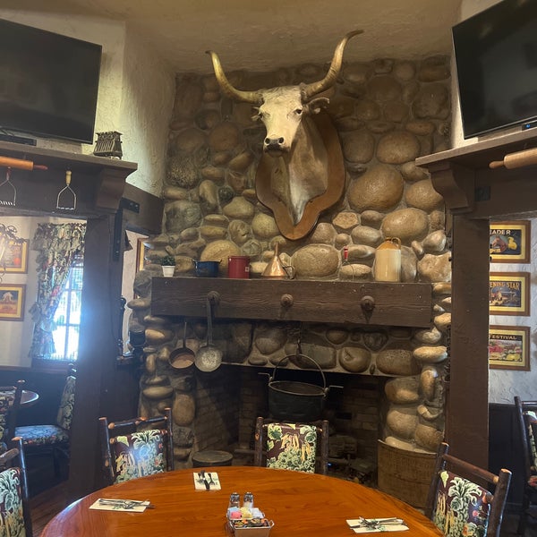 Das Foto wurde bei Harris Ranch Inn &amp; Restaurant von Shawn B. am 9/8/2022 aufgenommen
