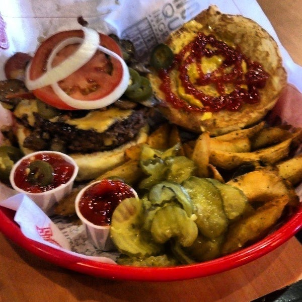 Photo taken at Fuddruckers by Billy K. on 4/7/2013