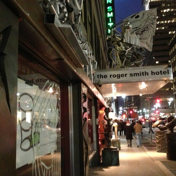 รูปภาพถ่ายที่ Lily&#39;s Bar โดย Green Drinks N. เมื่อ 2/12/2013