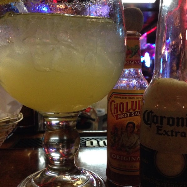 Das Foto wurde bei Tequila&#39;s Mexican Grill &amp; Cantina von Leslie® am 9/27/2014 aufgenommen