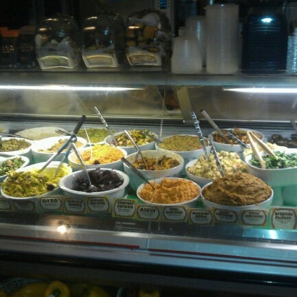 รูปภาพถ่ายที่ Kashkaval Cheese Market โดย Miguel .. เมื่อ 12/4/2012