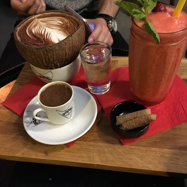 Foto tirada no(a) Paper Roasting Coffee &amp; Chocolate por “^sözdar em 7/28/2019