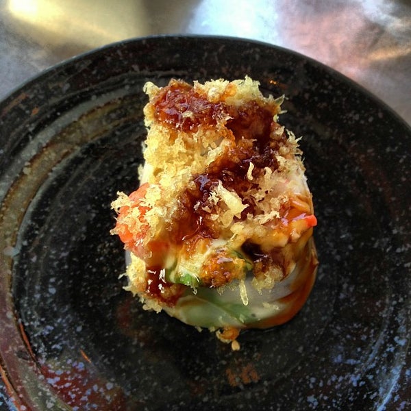 Foto scattata a Buddha&#39;s Favorite Sushi da Jason G. il 6/15/2013