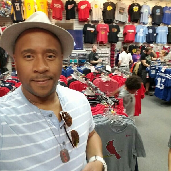 sports fanatics locations near me