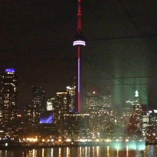 12/12/2012에 Amie T.님이 Billy Bishop Toronto City Airport Ferry에서 찍은 사진