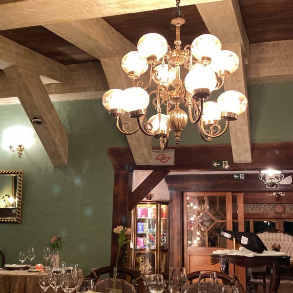 Foto diambil di Ludwig Restaurant oleh Adriana L. pada 5/15/2022