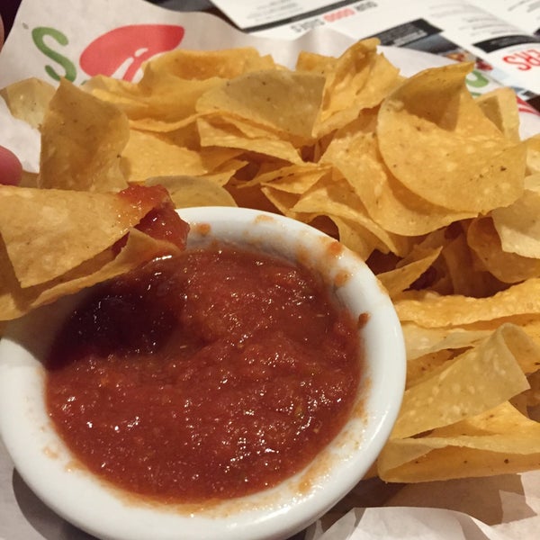 Photo taken at Chili&#39;s Grill &amp; Bar by Dylan A. on 3/26/2018