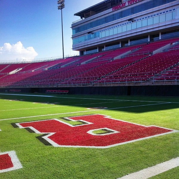 รูปภาพถ่ายที่ Sam Boyd Stadium โดย Doug D. เมื่อ 9/3/2013