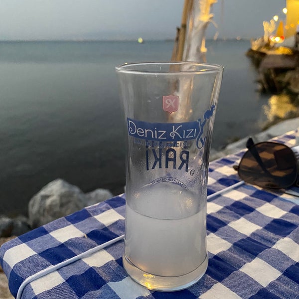 Das Foto wurde bei Denizkızı Restaurant von Mustafa A. am 7/1/2021 aufgenommen