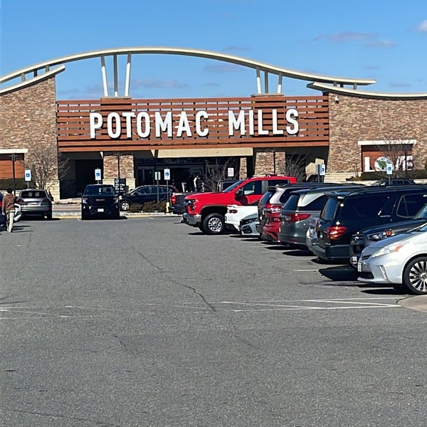 Outlet centre in Woodbridge, VA - Potomac Mills - 201 stores