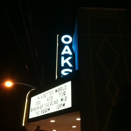 Foto tirada no(a) The Oaks Theater por Shaun L. em 12/2/2012