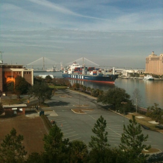 Foto tirada no(a) Marriott Savannah Riverfront por Janice D. em 12/8/2012