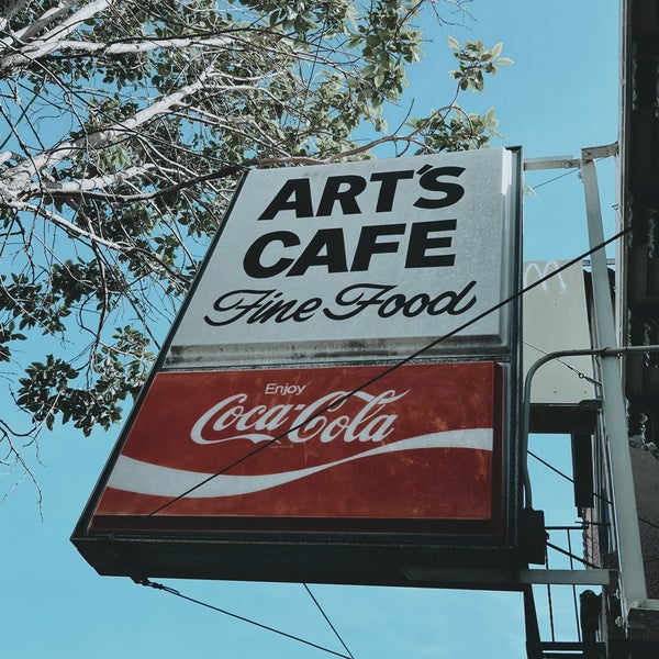 รูปภาพถ่ายที่ Art&#39;s Cafe โดย Christopher A. เมื่อ 2/19/2023