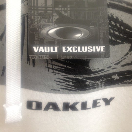 oakley vault store
